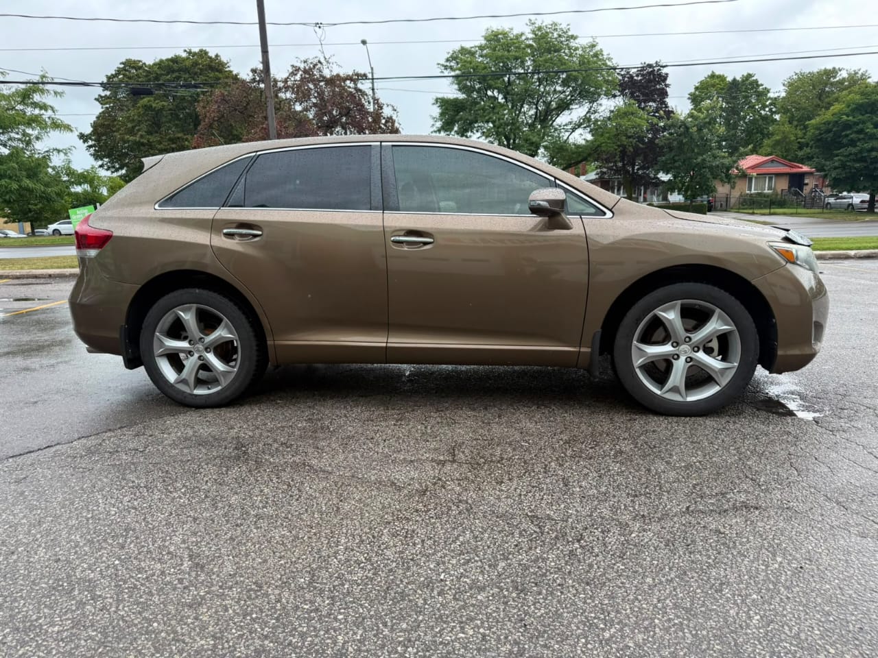 2013 Toyota Venza cabin detail